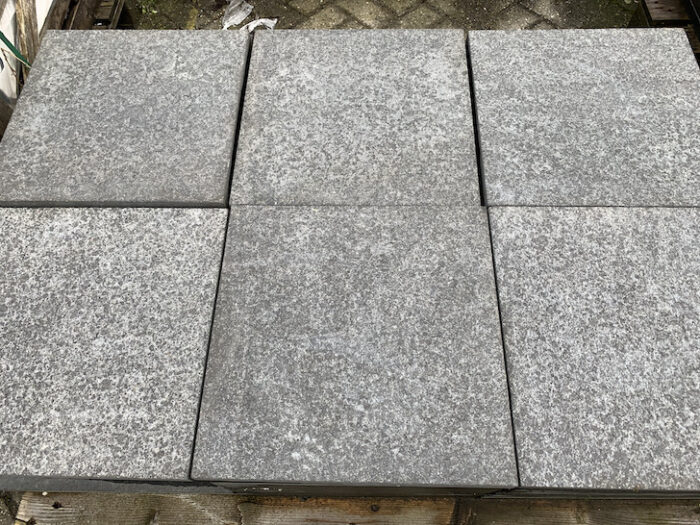 G684 Orient basalt tegels gevlamd