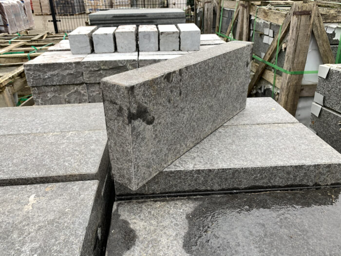 G 684 Orient basalt 6x20x50 cm gevlamd met facet