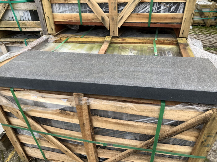 Absolute black graniet rand 6x30x100 cm gevlamd, zijkanten gezoet - Afbeelding 2